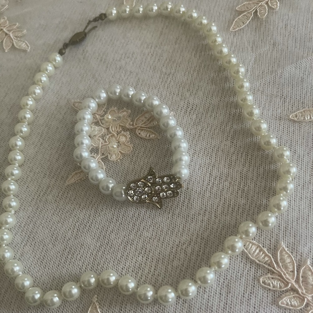 Vintage white Pearl set